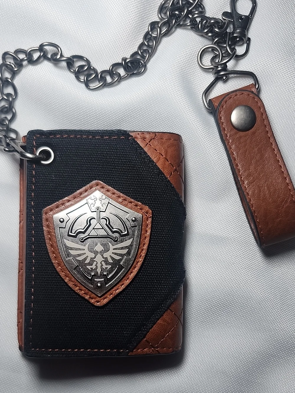Bioworld Zelda Nintendo 2023 Men's Brown and Black Wallet Keychain